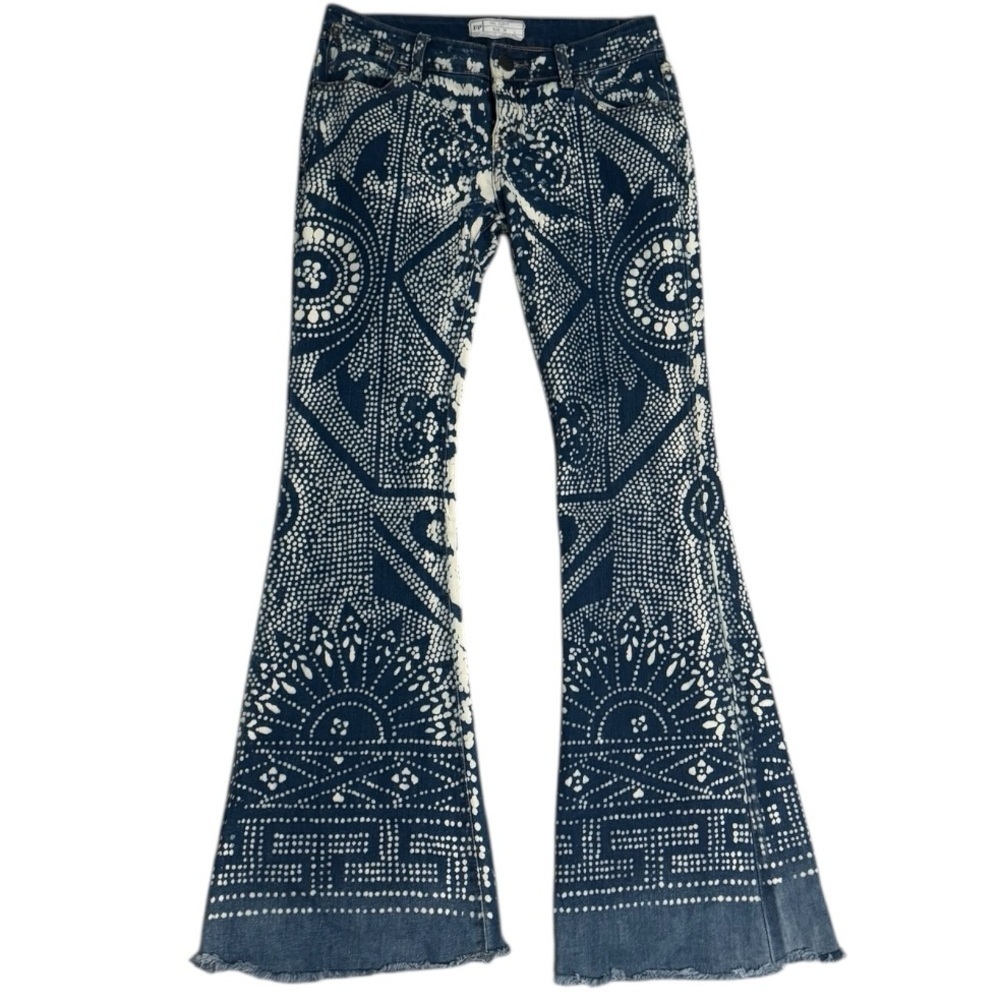 FREE PEOPLE Bohemian Blue and White Flare Pants Low Mid Rise Size 26 Festival